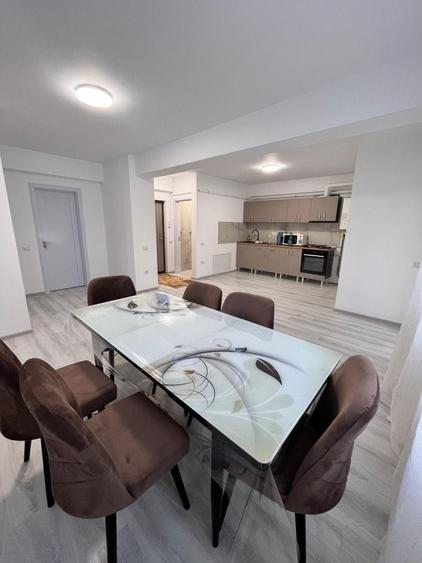 Apartament cu 3 camere semidecomandat în Central