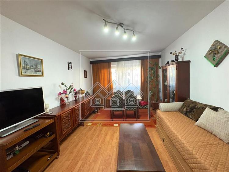 Apartament cu 2 camere decomandat în Ștrand