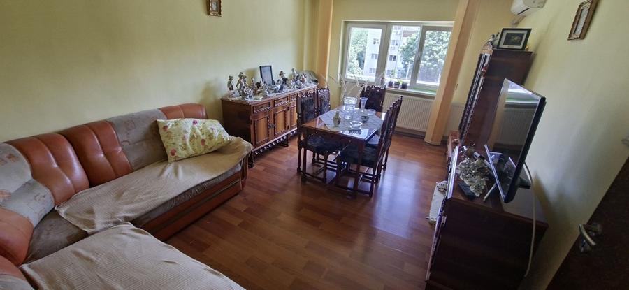 Apartament cu 3 camere decomandat în Aradului