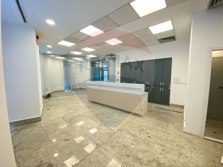 Birou, de 1,350 mp, în Universitate