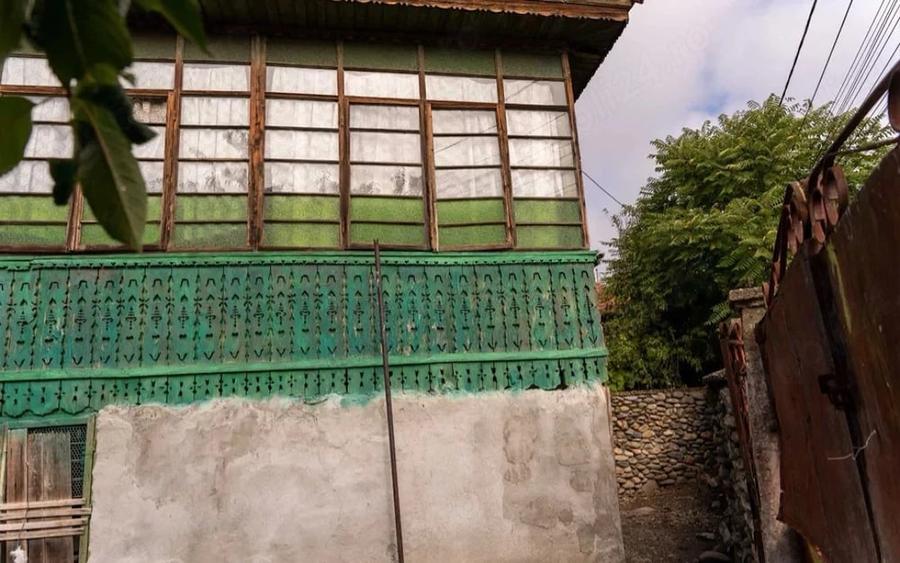 Casă cu Teren 1000 Mp în Central