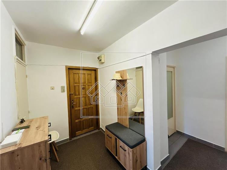 Apartament cu 3 camere decomandat în Terezian