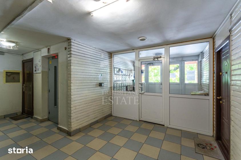 Apartament cu 3 camere semidecomandat în Moșilor