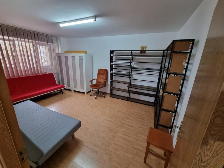 Apartament cu 3 camere decomandat, mobilat în Dristor