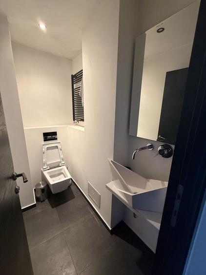 Apartament cu 3 camere decomandat în Pandurilor