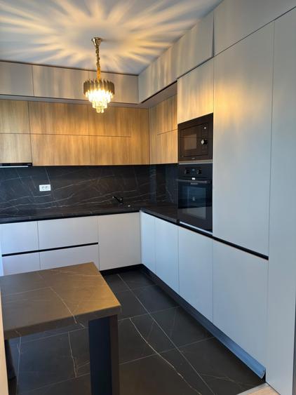 Apartament cu 3 camere decomandat, mobilat în Băneasa