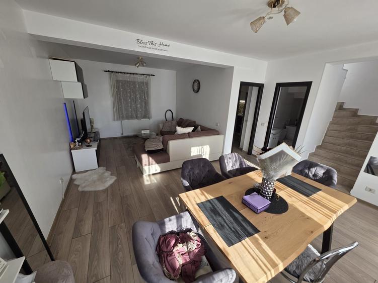 Casă cu 3 camere în Valea Adâncă