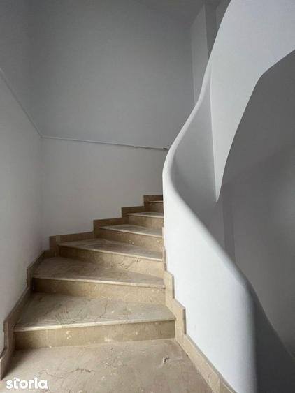 Apartament cu 8 camere în Mitropolie