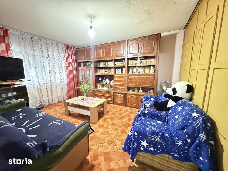 Apartament cu 4 camere decomandat în Central