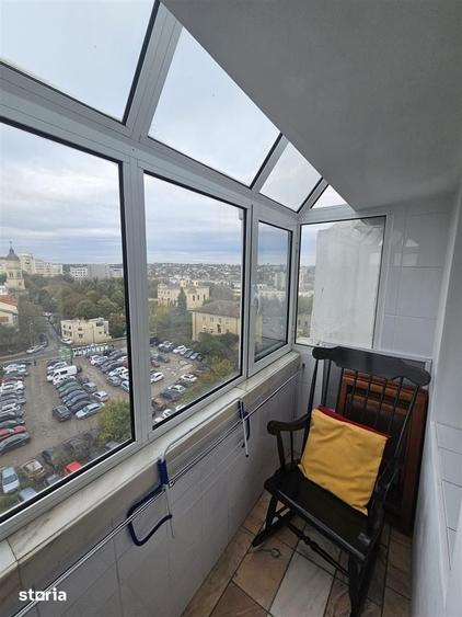 Apartament cu 4 camere decomandat în Hala Centrală