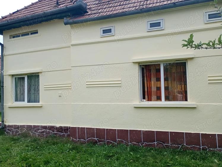Casă cu 5 camere cu Teren 1100 Mp în Subcetate