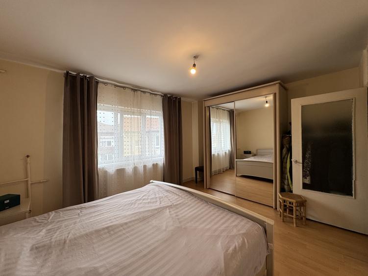 Apartament cu 3 camere decomandat, mobilat în Bucovina