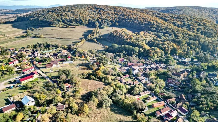 Teren Construcții intravilan de 2825 mp, în Vâlcele
