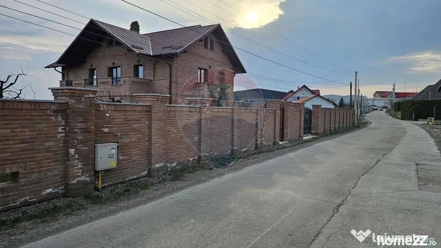 Casă cu 5 camere cu Teren 840 Mp în Șcheia