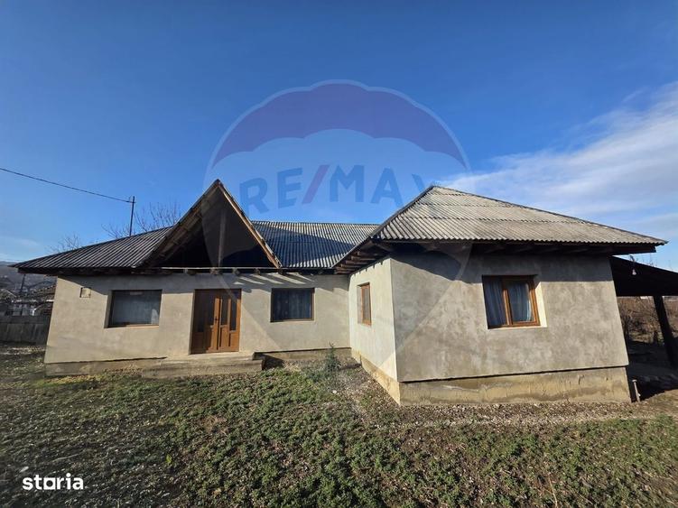 Casă cu 3 camere cu Teren 966 Mp în Gârleni