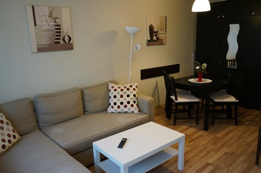Apartament cu 2 camere decomandat în Calea Victoriei