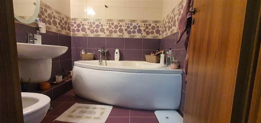 Apartament cu 3 camere semidecomandat în Dristor