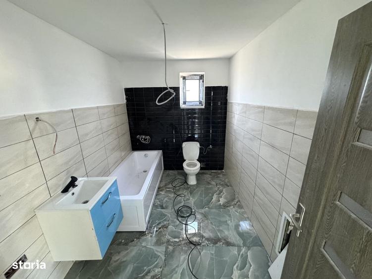 Casă cu 4 camere cu Teren 475 Mp în Tomești