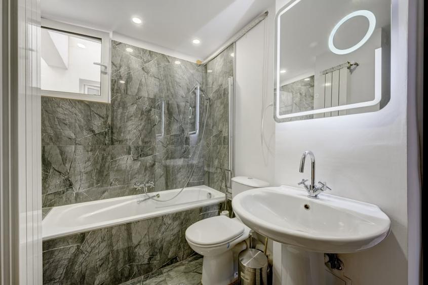 Apartament cu 5 camere decomandat în Clucerului