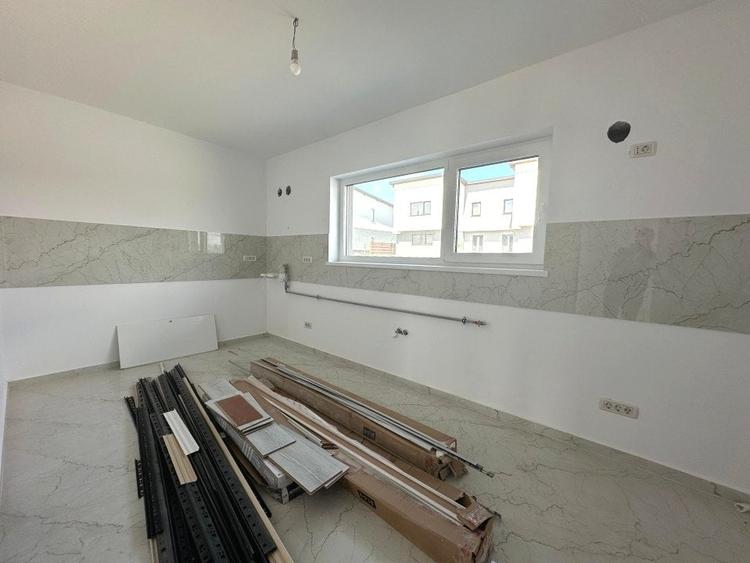 Duplex cu 5 camere cu Canalizare în Popas Păcurari