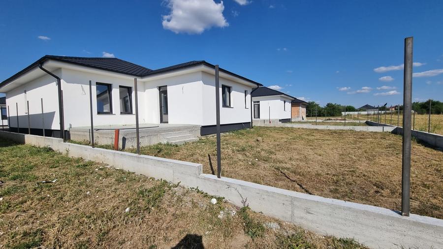 Casă individuală cu 4 camere cu Canalizare în Nord