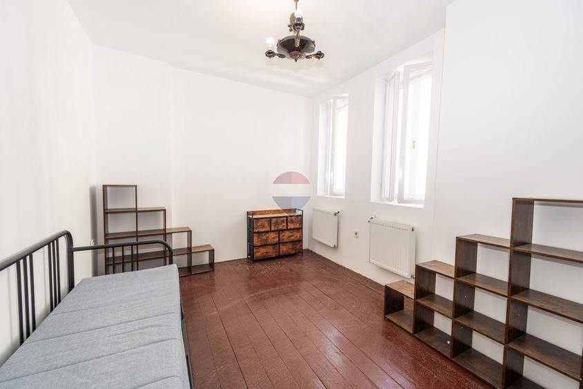Casă individuală cu 5 camere cu Teren 125 Mp în Gara de Nord