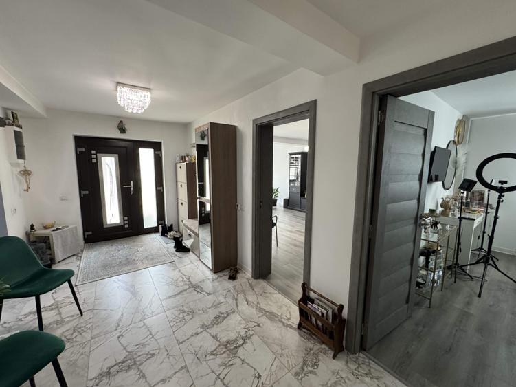 Casă cu 7 camere cu Garaj în Central