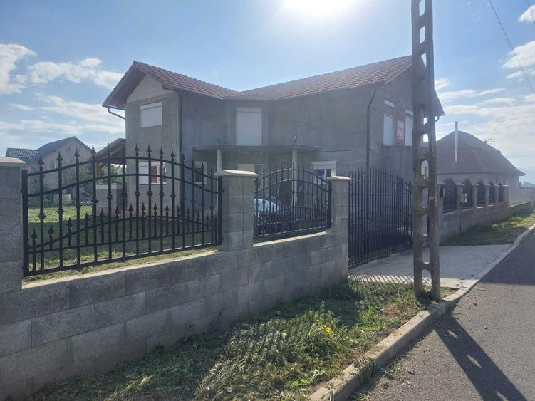 Casă cu 4 camere în Central