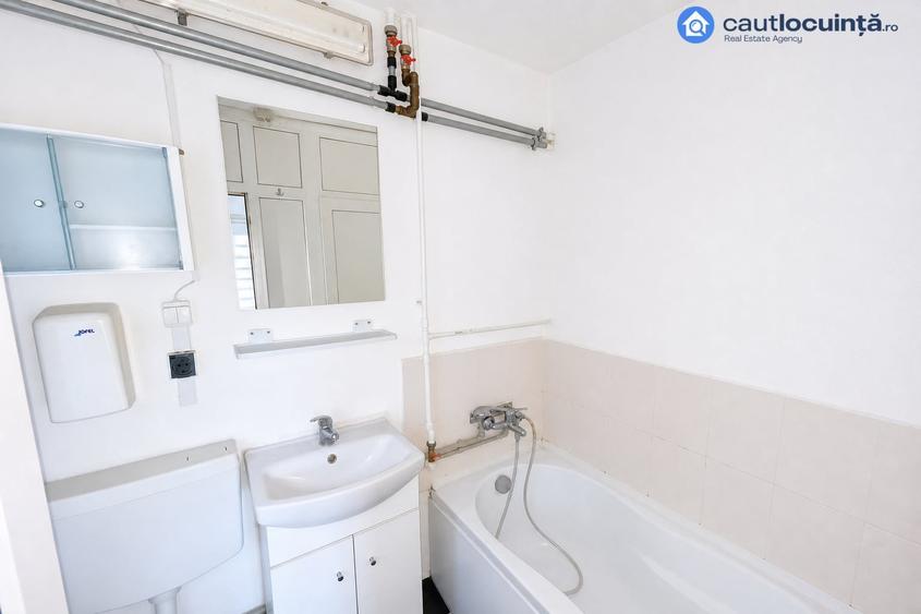 Casă individuală cu 7 camere cu Canalizare în Rahova