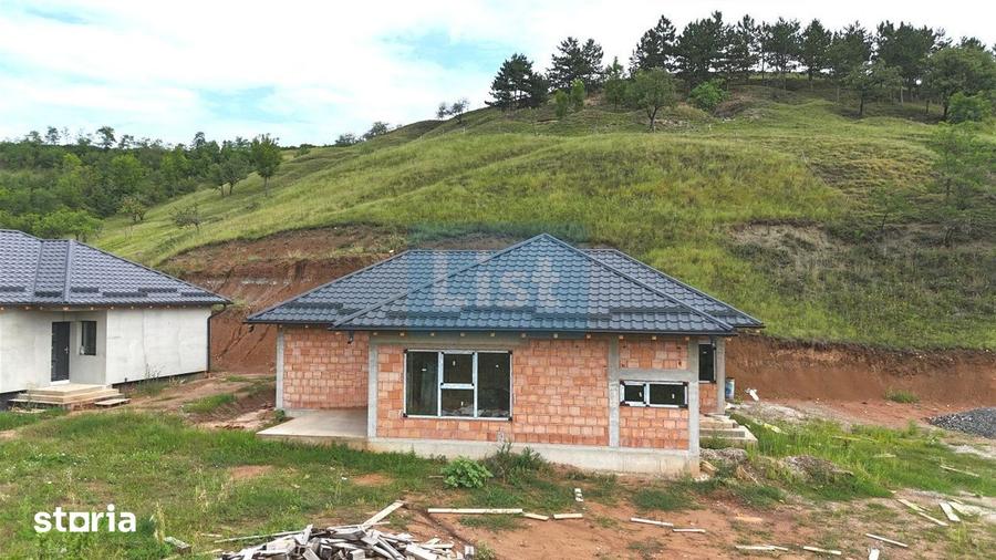 Casă cu 4 camere cu Teren 2000 Mp în Baciu