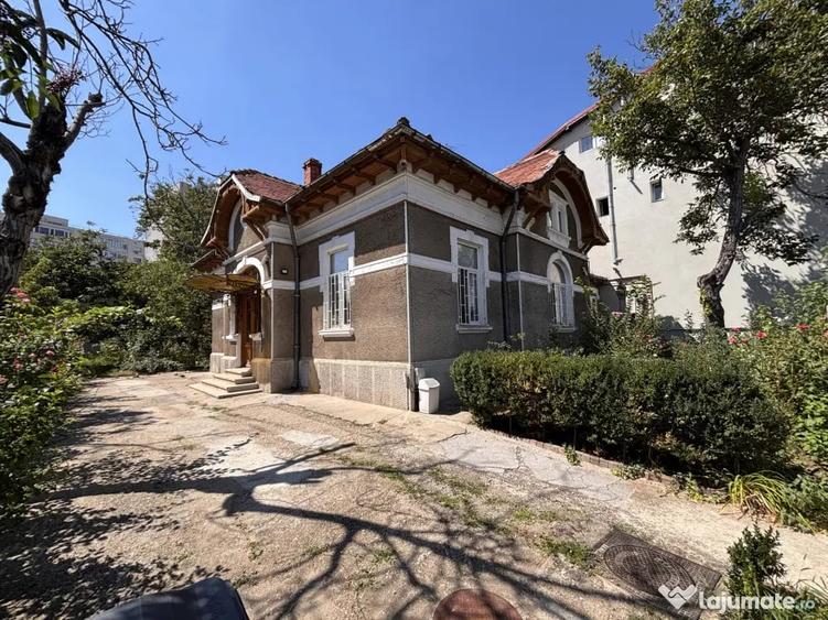 Casă cu 7 camere cu Teren 1030 Mp în Foișorul de Foc