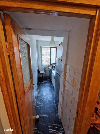 Apartament cu 3 camere semidecomandat în Circumvalațiunii