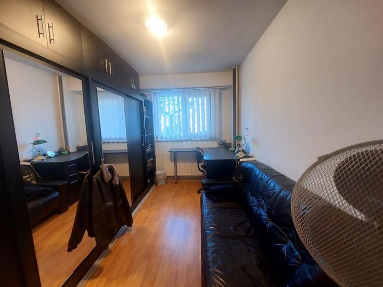 Apartament cu 3 camere decomandat, mobilat în Țiglina 1