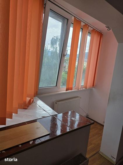 Apartament cu 3 camere decomandat în Astra