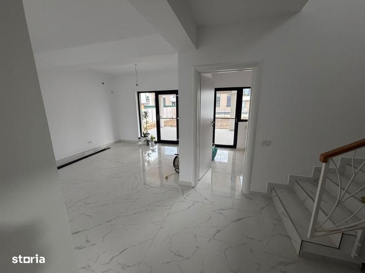 Casă cu 4 camere cu Teren 400 Mp în Clinceni