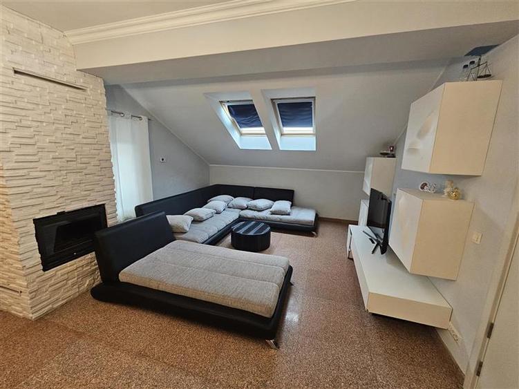 Apartament cu 4 camere decomandat în 9 Mai