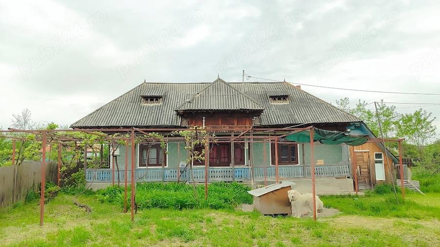 Casă cu Teren 1589 Mp în Căciulești
