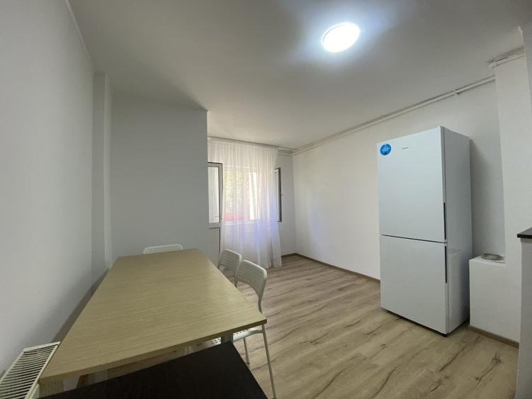Apartament cu 3 camere decomandat, mobilat în Central