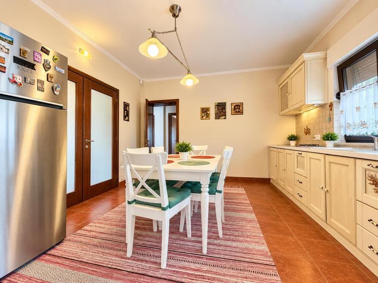 Casă individuală cu 5 camere cu Teren 420 Mp în Corbeanca