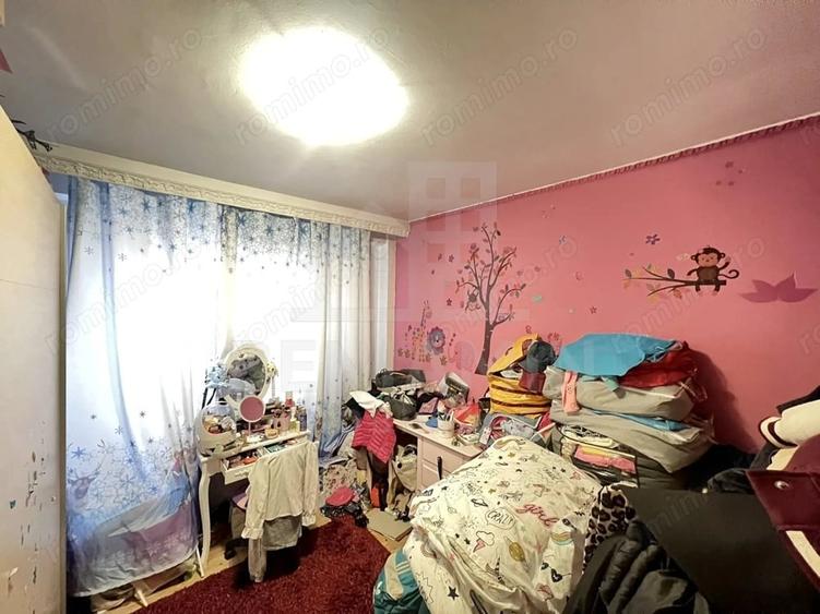 Apartament cu 3 camere decomandat în Astra