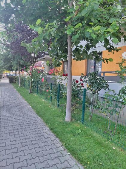 Apartament cu 3 camere decomandat în Tractorul