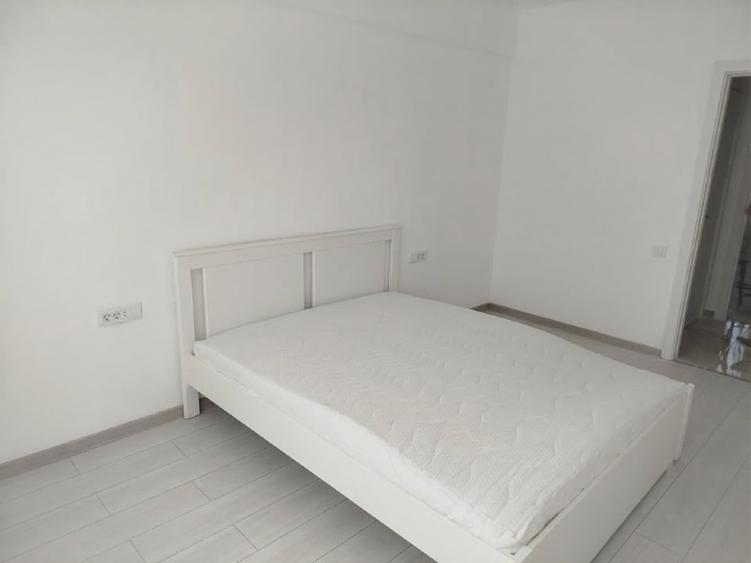 Apartament cu 3 camere decomandat, mobilat în Tractorul