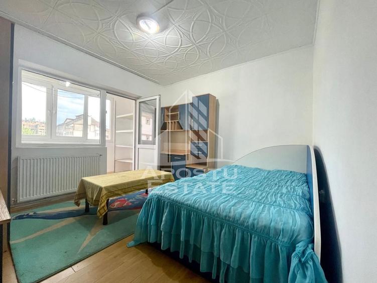 Apartament cu 3 camere decomandat, mobilat în Central