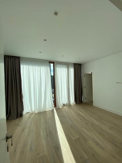 Casă individuală cu 5 camere cu Garaj în Central