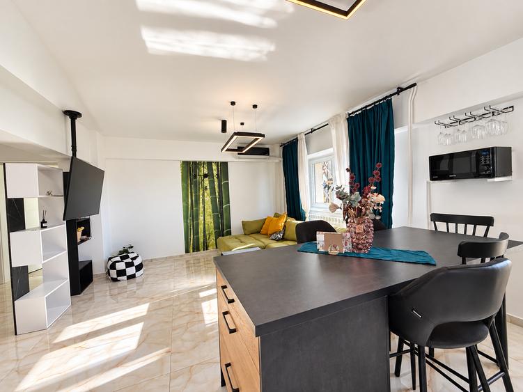 Apartament cu 3 camere semidecomandat în Băneasa