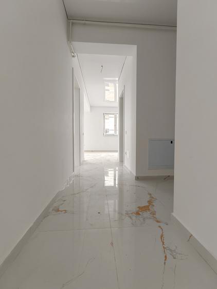 Apartament cu 3 camere decomandat în Dobroești