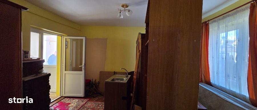 Casă cu 3 camere cu Teren 900 Mp în Central