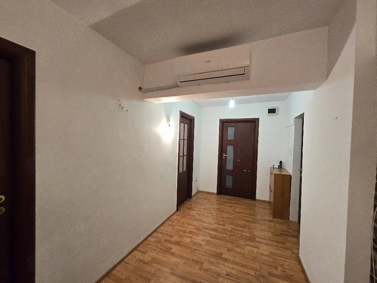 Apartament cu 3 camere decomandat în Sud