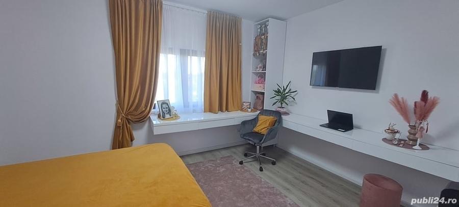 Casă cu 5 camere cu Teren 348 Mp în Giroc