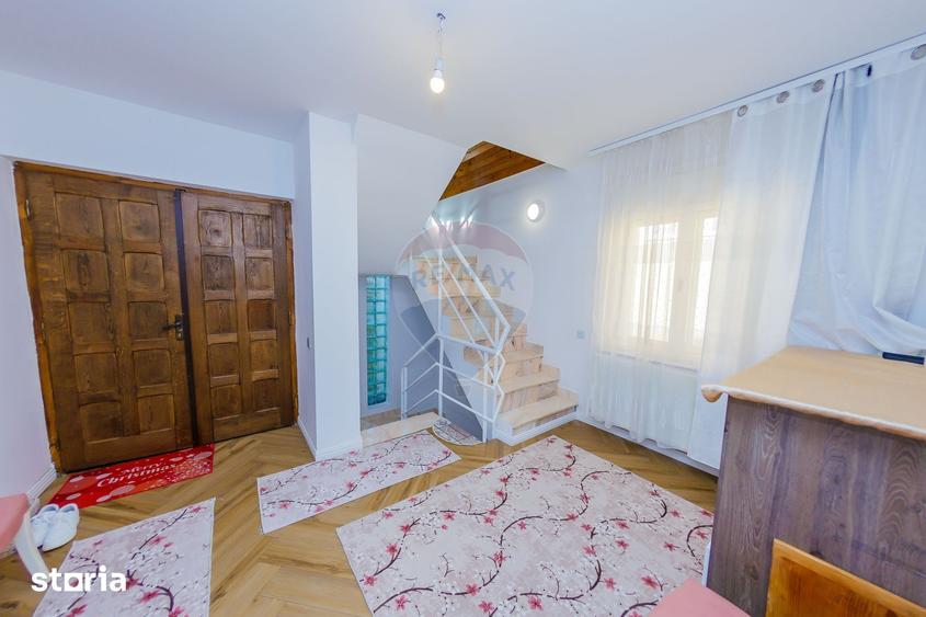 Casă cu 5 camere cu Teren 1133 Mp în Groși